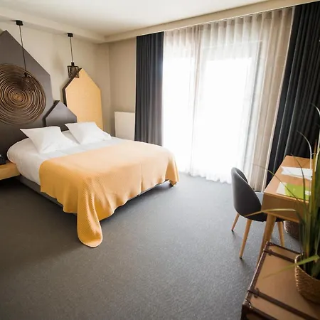 La Libellule فندق بوراين