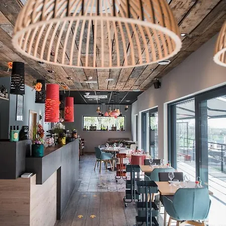 La Libellule فندق بوراين